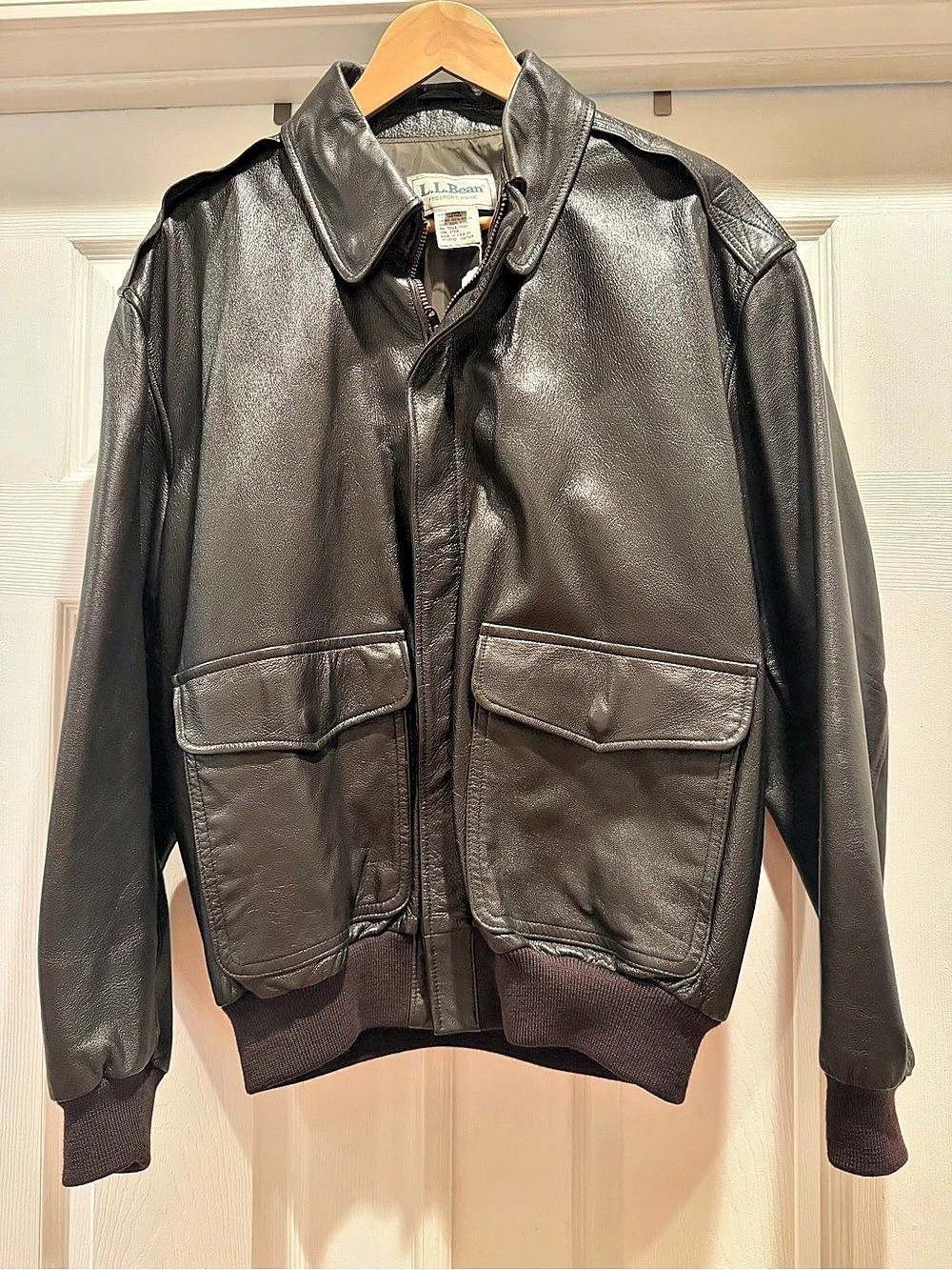 Vintage L.L. Bean leather, white label. Late 80s/early 90s style. A-2 bomber